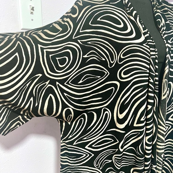 Chico's Travelers Black and Cream acetate Patterned Cardigan 3 - Picture 3 of 6